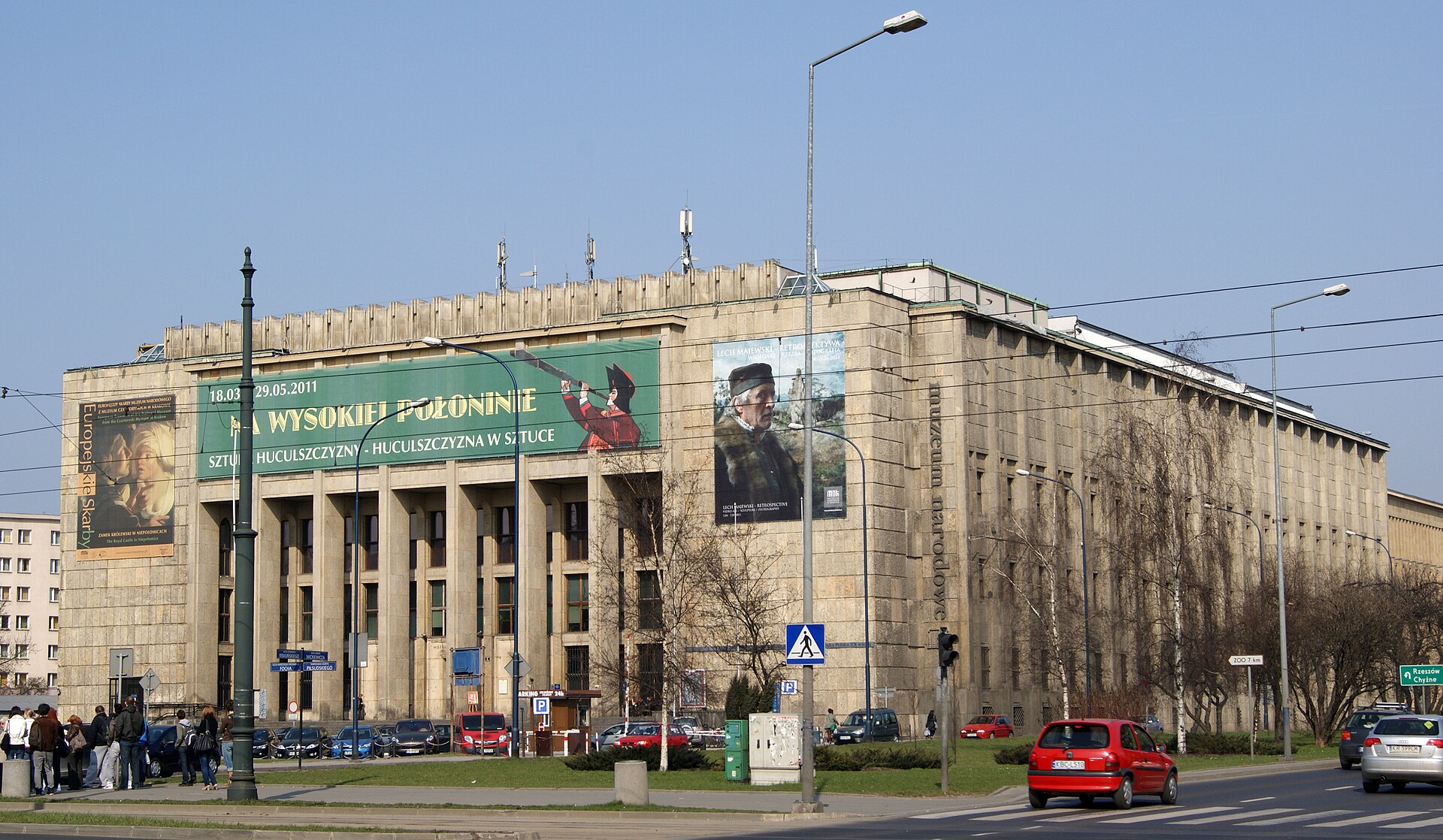 The Main Building's Aleja 3 Maja elevation