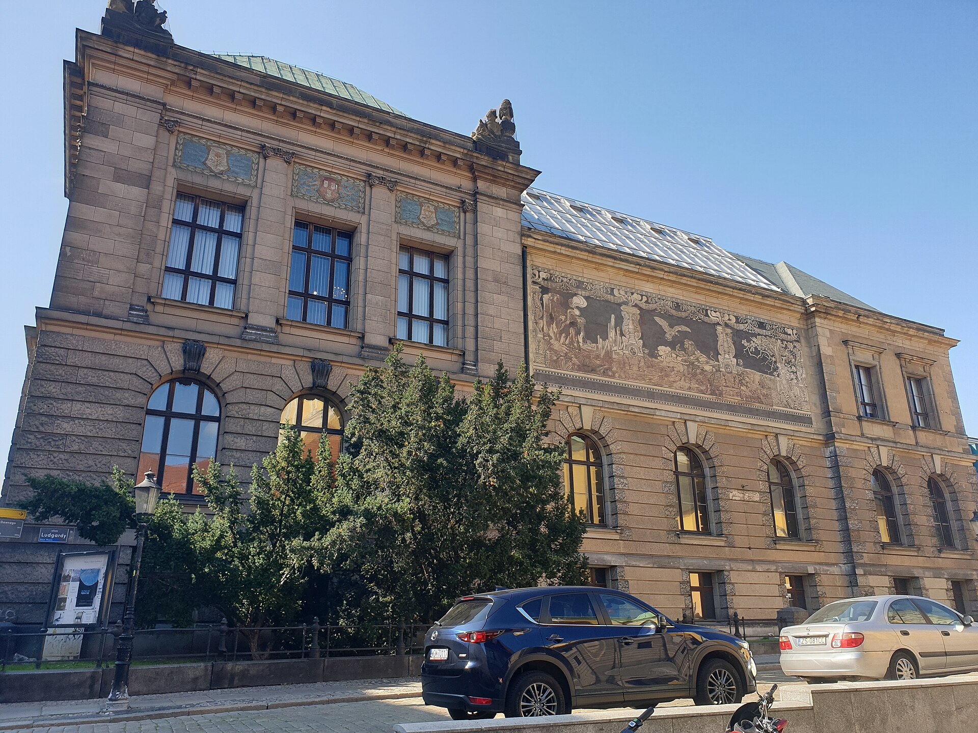 The museum building from Ludgardy Street