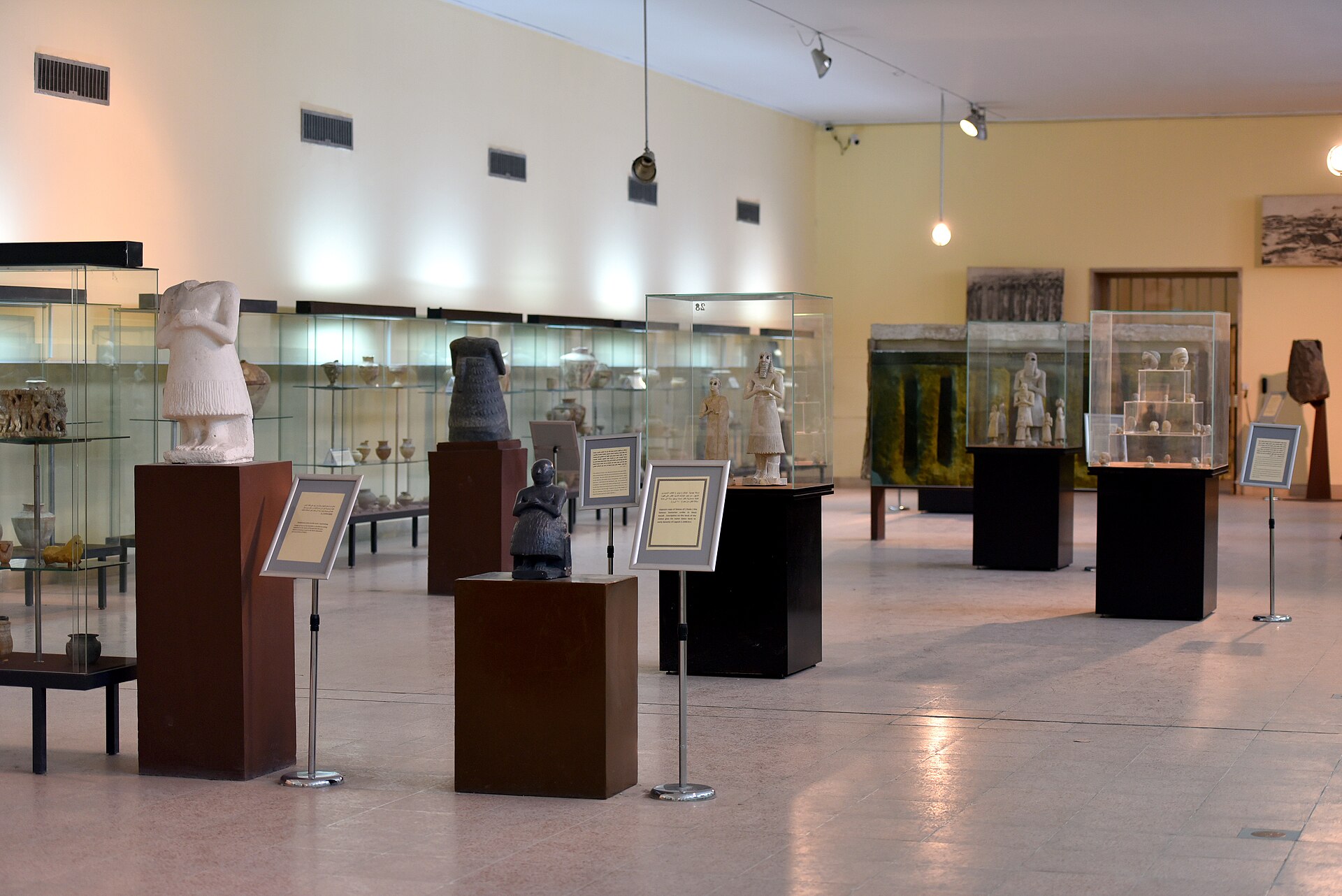 The Sumerian Gallery, showing a replica of the seated statue of the scribe Dudu