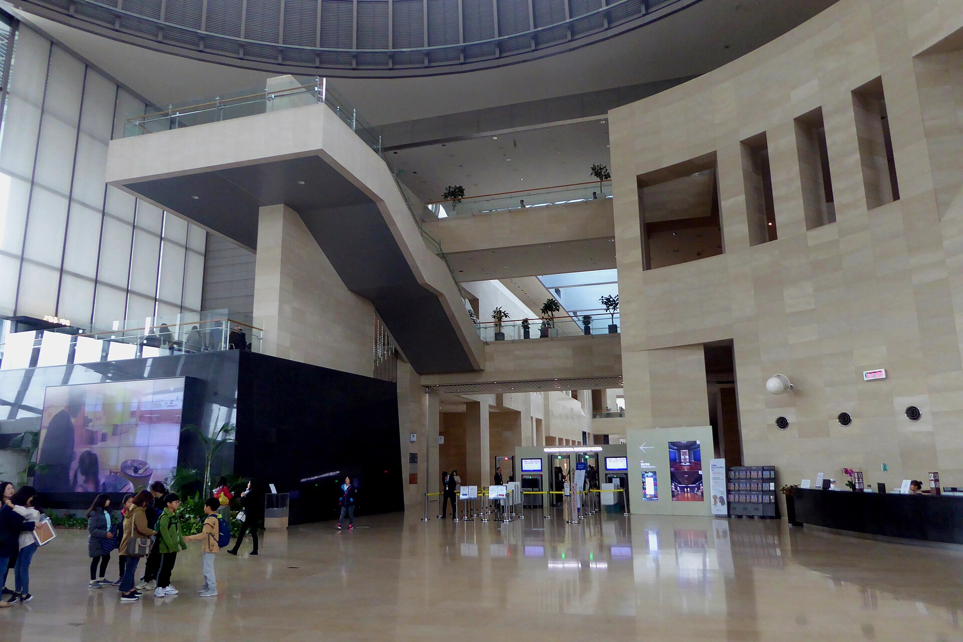 The Great Hall, the museum's stone-lined entrance rotunda, with the information desk and gallery gates