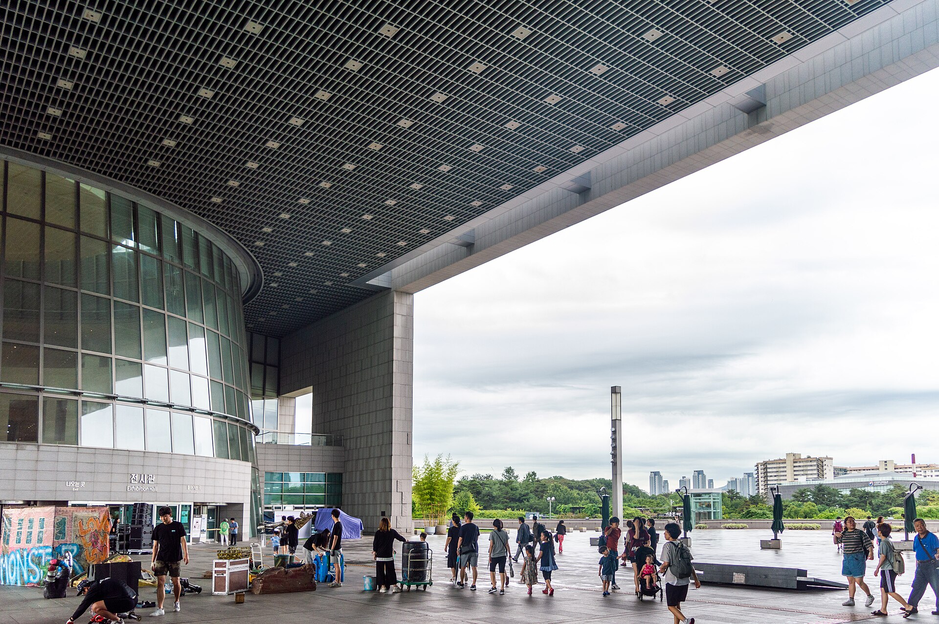 Under the great overhang
