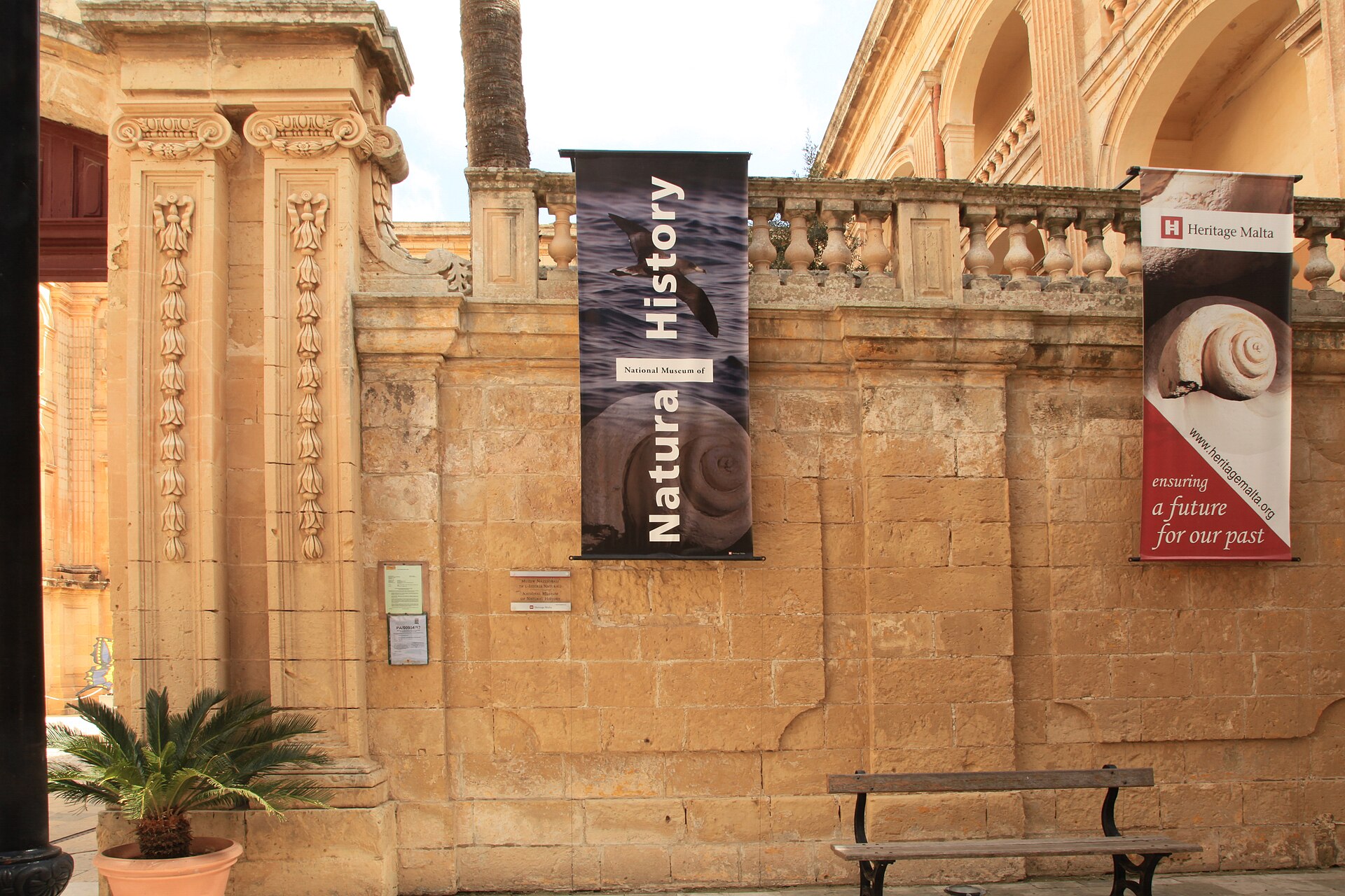 Vilhena Palace, entrance to the National Museum of Natural History