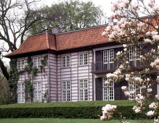 Ordrupgaard's main building seen from the park