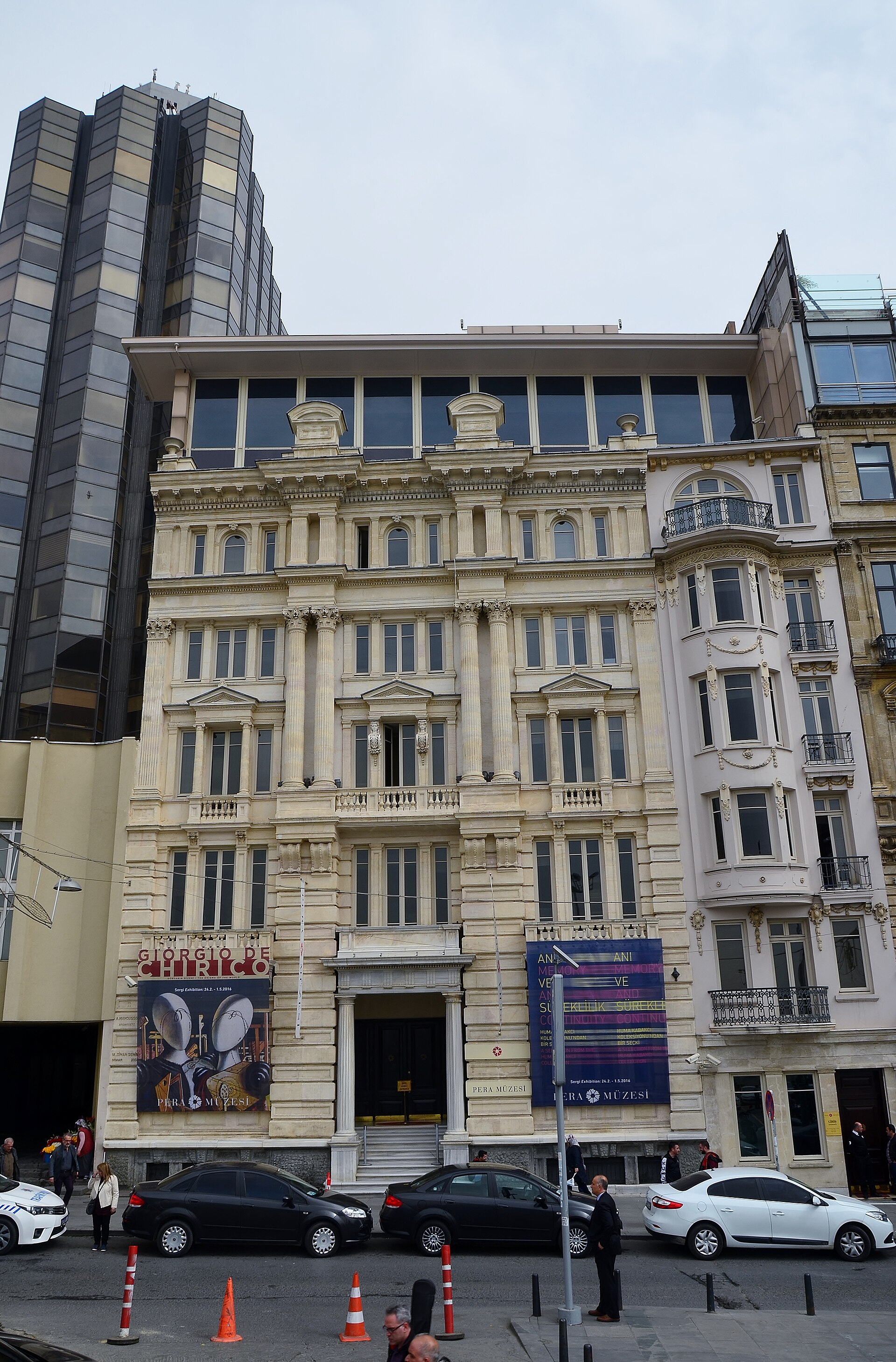Pera Museum facade, Mesrutiyet Caddesi, Beyoglu