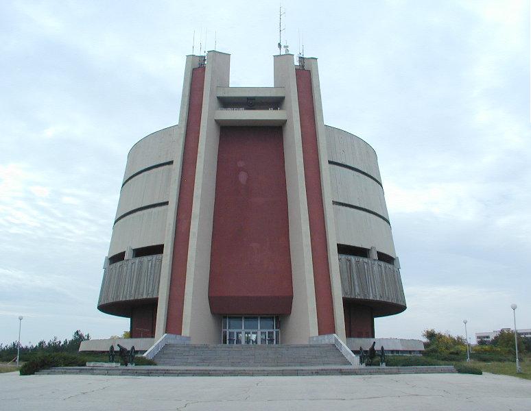 The entrance stair