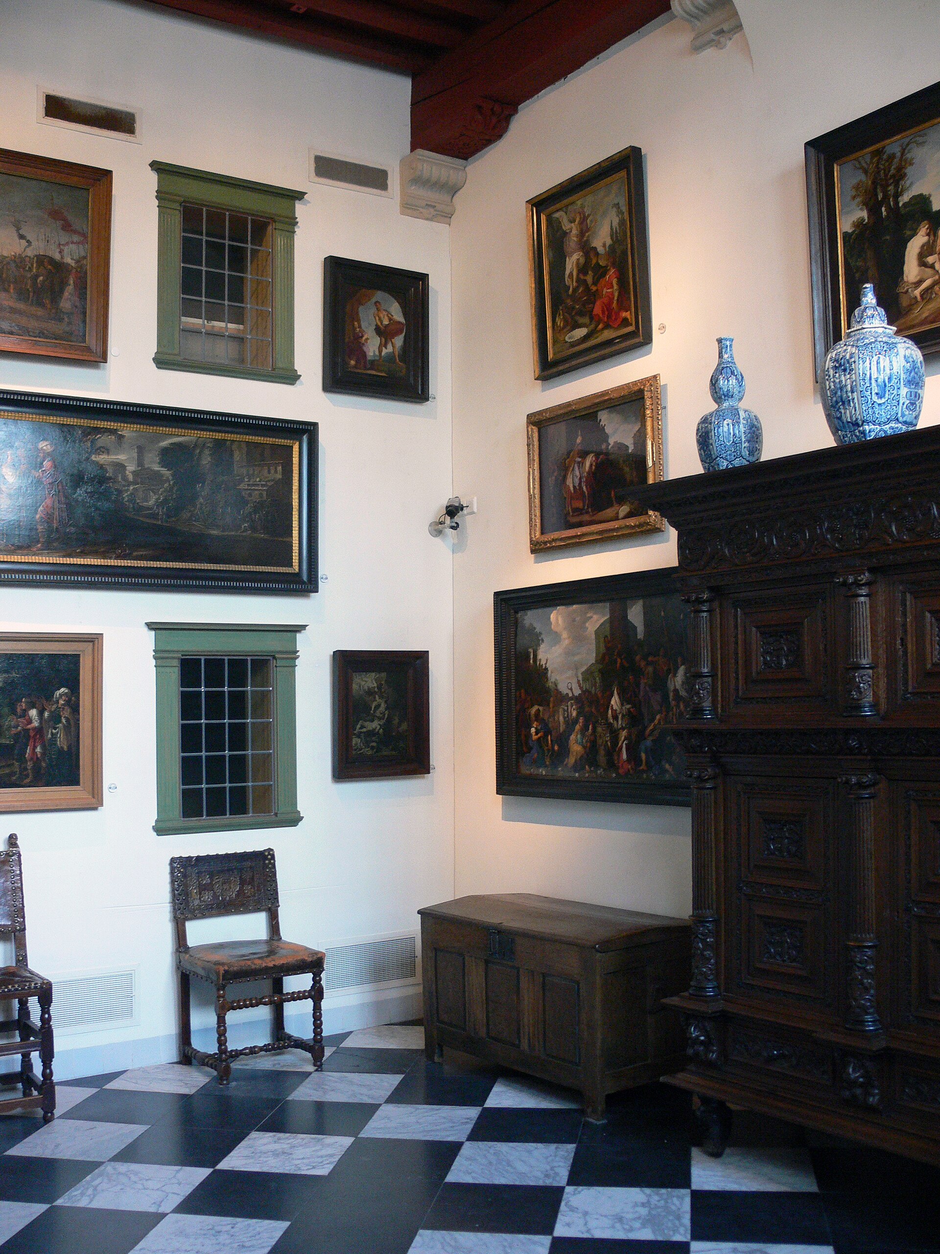 A ground-floor front room of the Rembrandt House Museum, reconstructed as it would have looked when Rembrandt used it to receive visitors and sell paintings