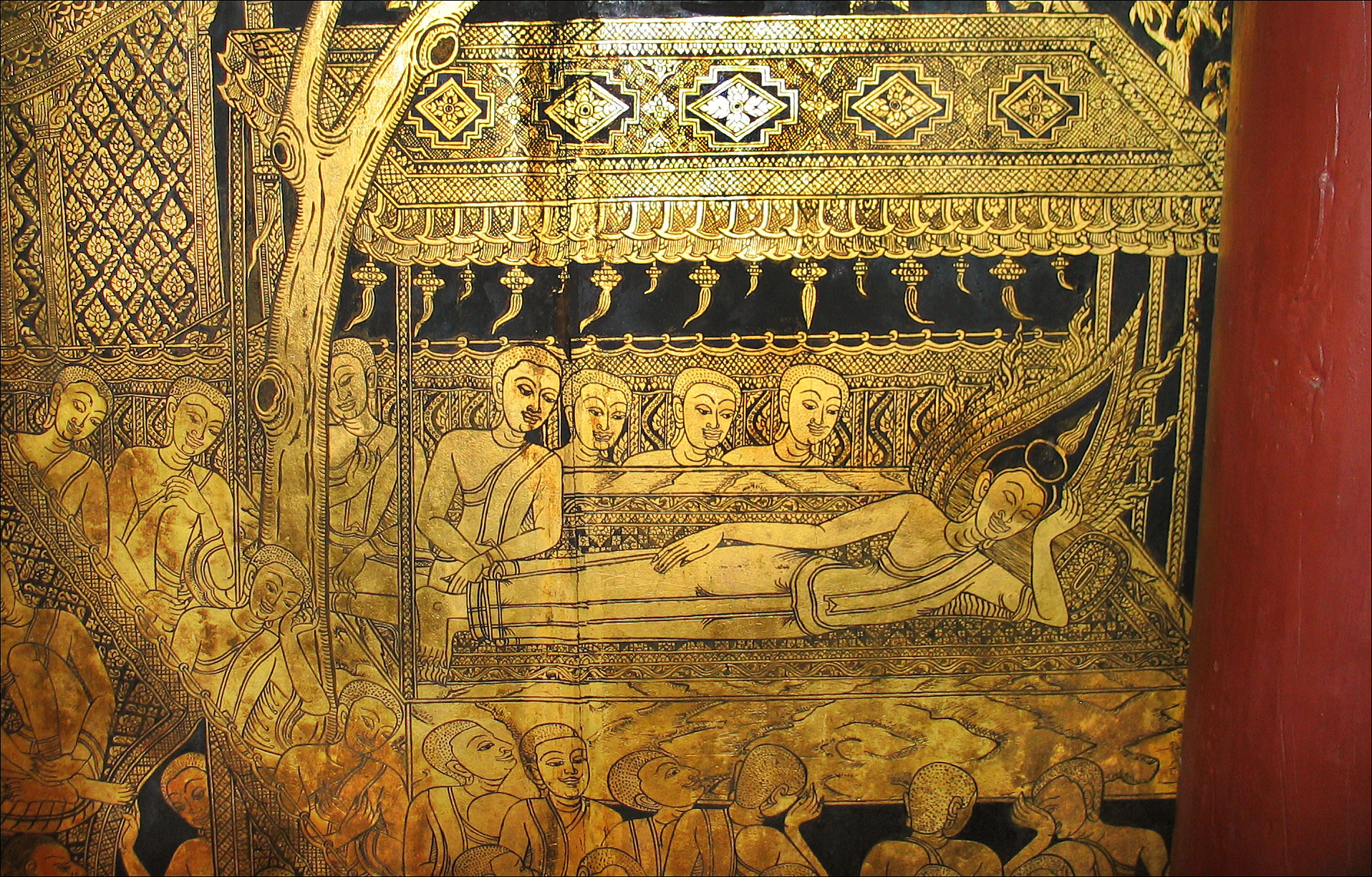 Gold-on-lacquer mural inside the Lacquer Pavilion