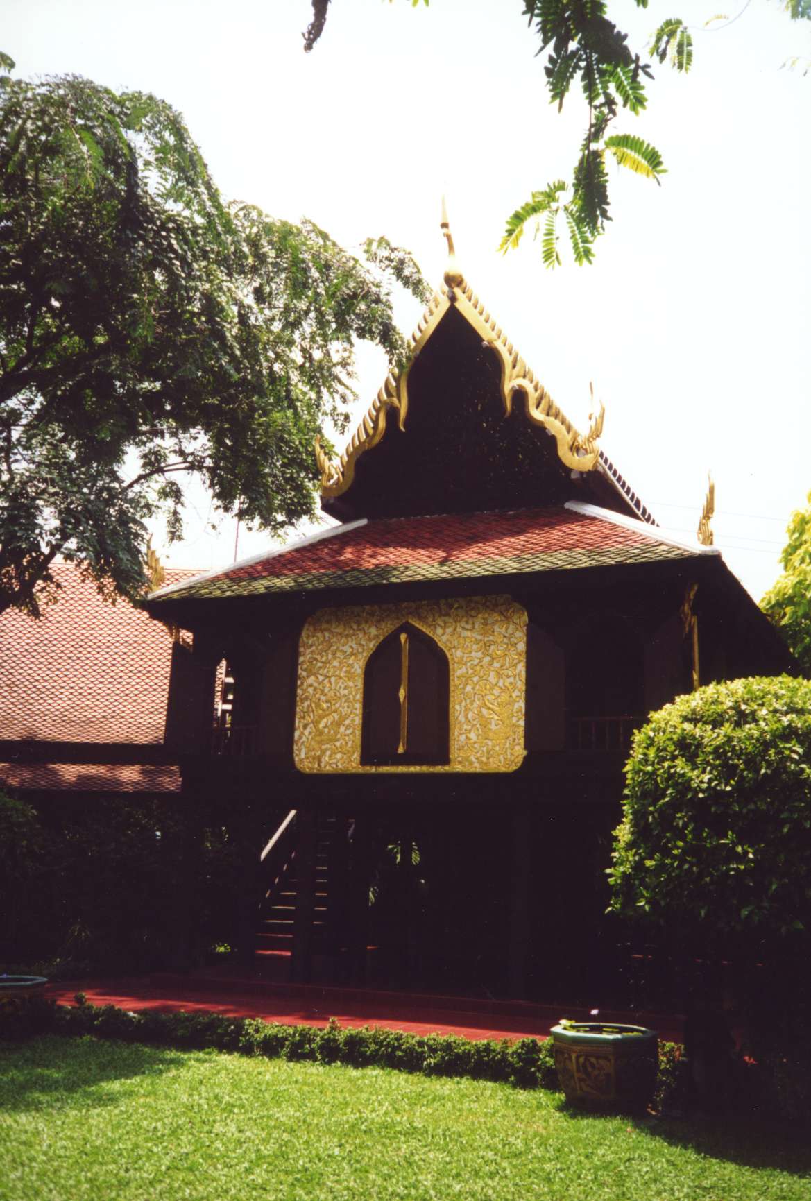 Suan Pakkad Palace grounds