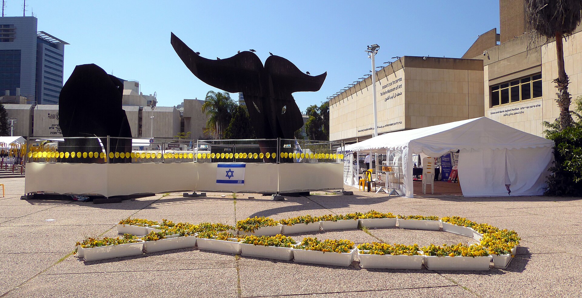 The museum seen from Habima Square