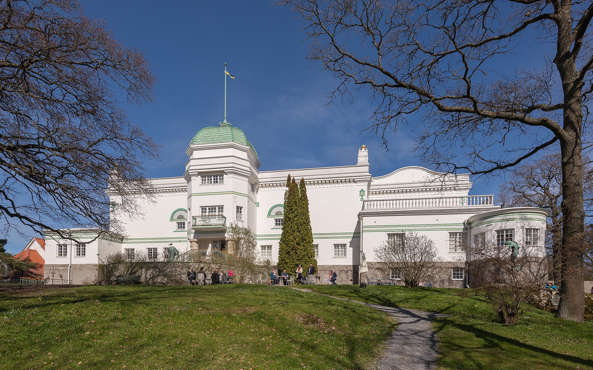 The Thiel Gallery, April 2015