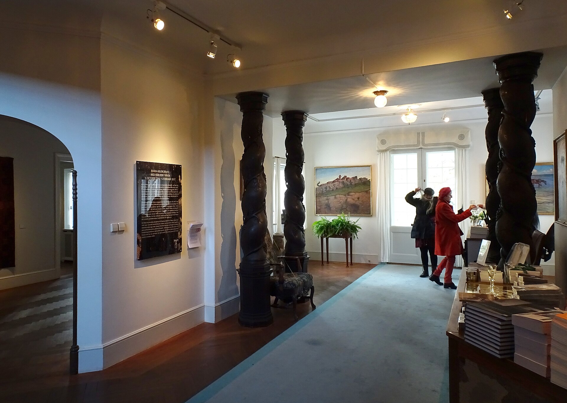 The entrance hall and staircase at the Thiel Gallery