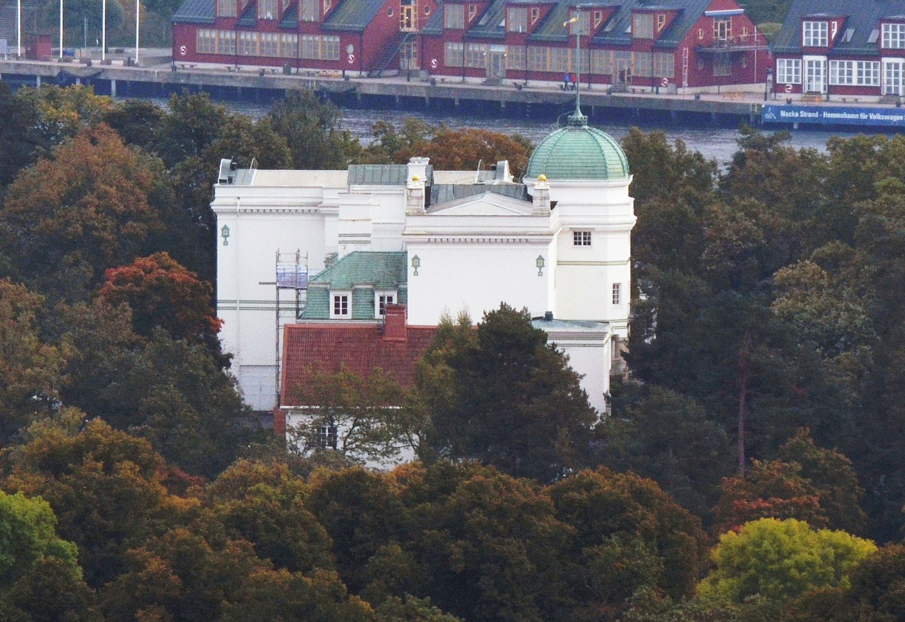 The Thiel Gallery from the garden