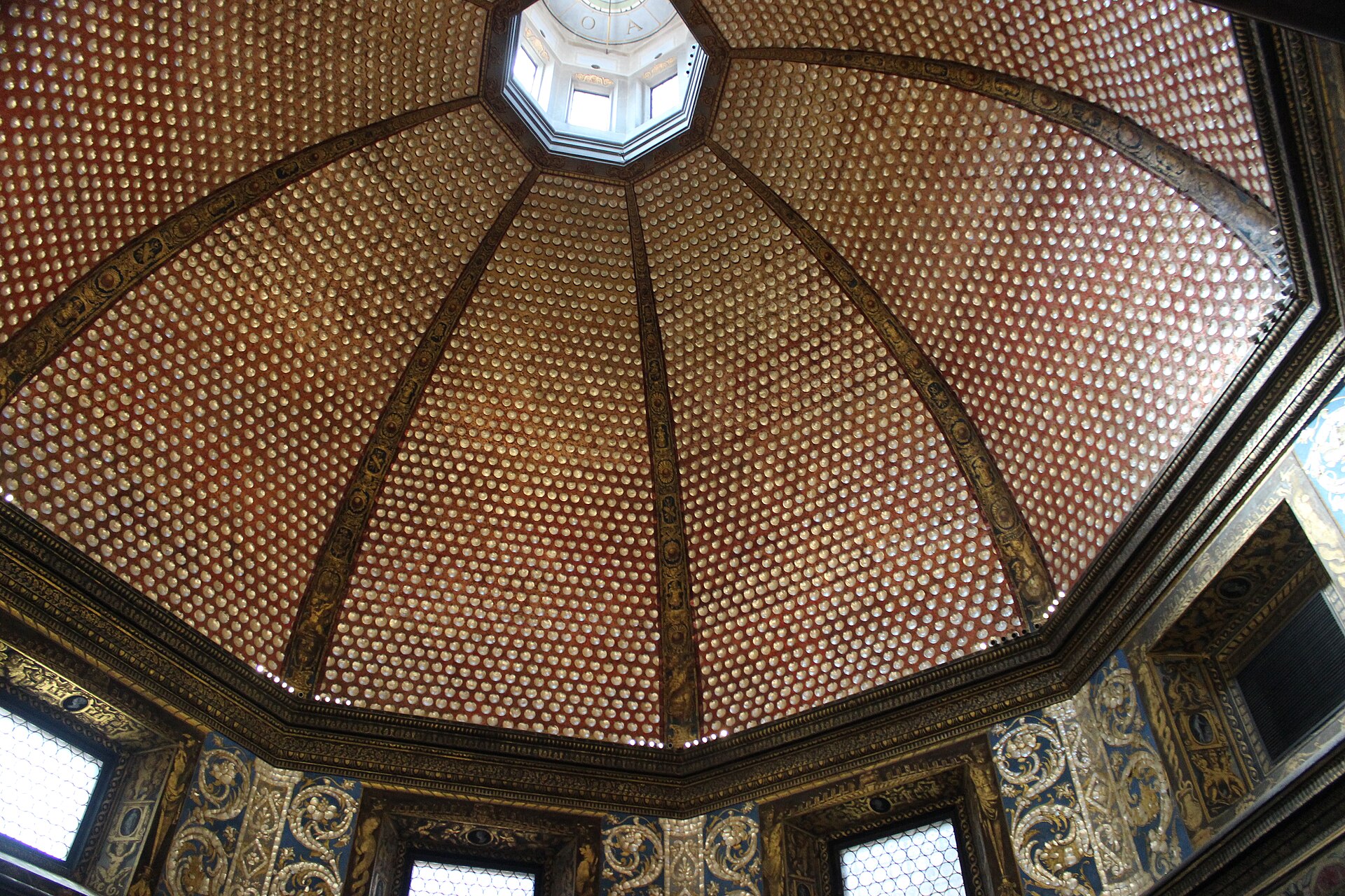 The Tribuna's octagonal domed ceiling, inlaid with red lacquer and mother-of-pearl shell roundels around a central lantern