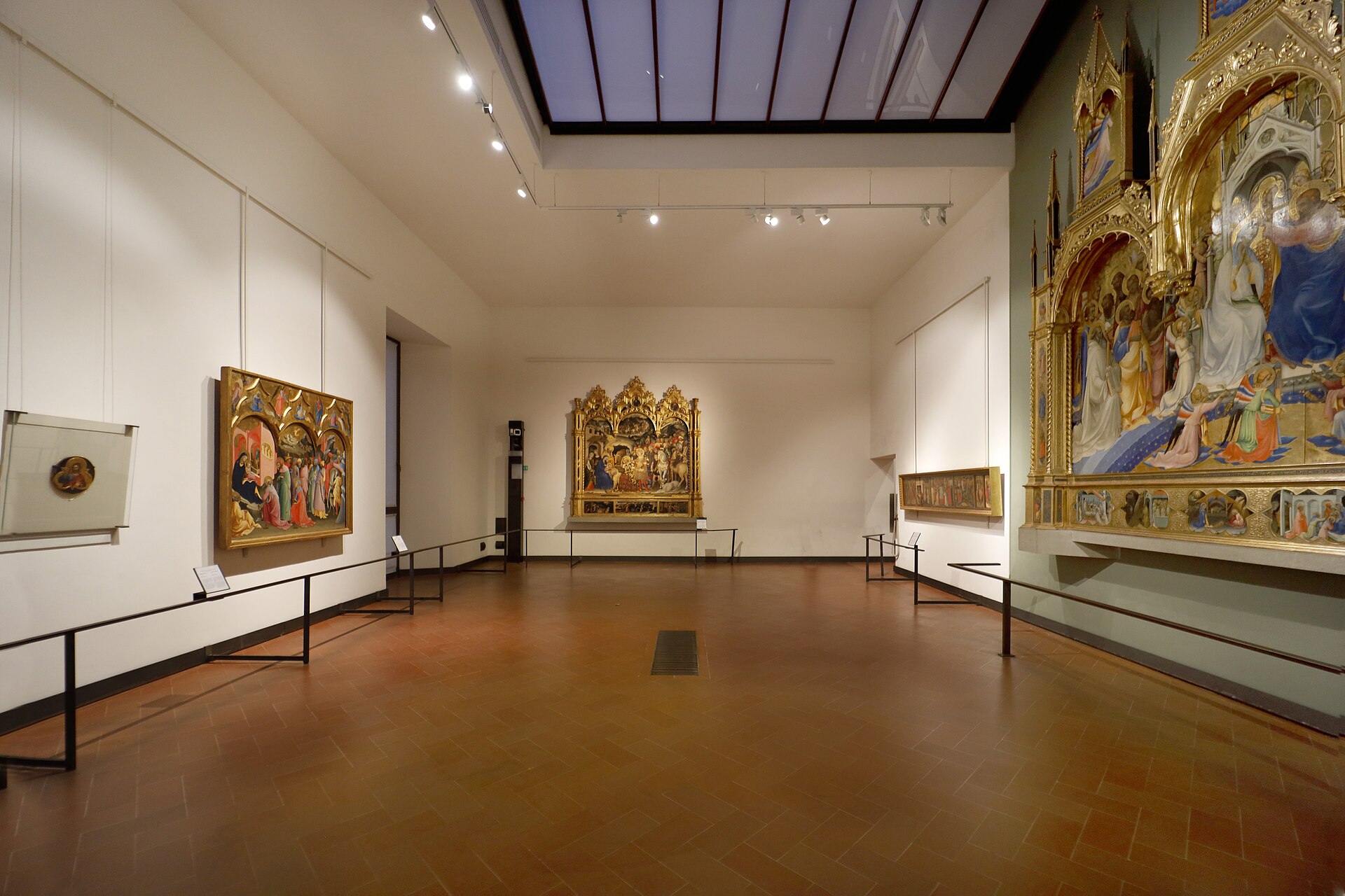 A Uffizi painting room hung with early Renaissance gold-ground panels, including a Fra Angelico Madonna