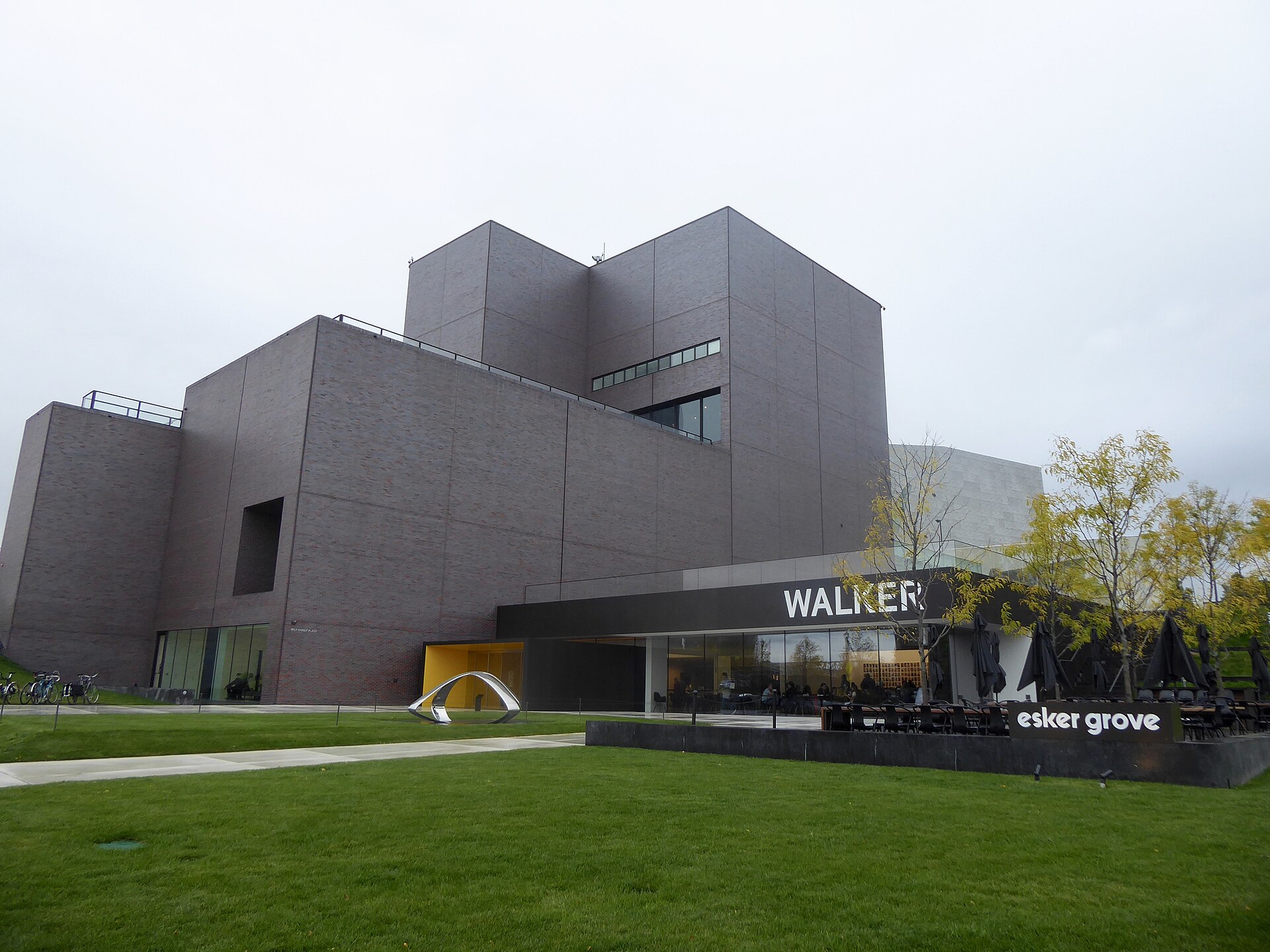 The 1971 Barnes building, seen from the plaza