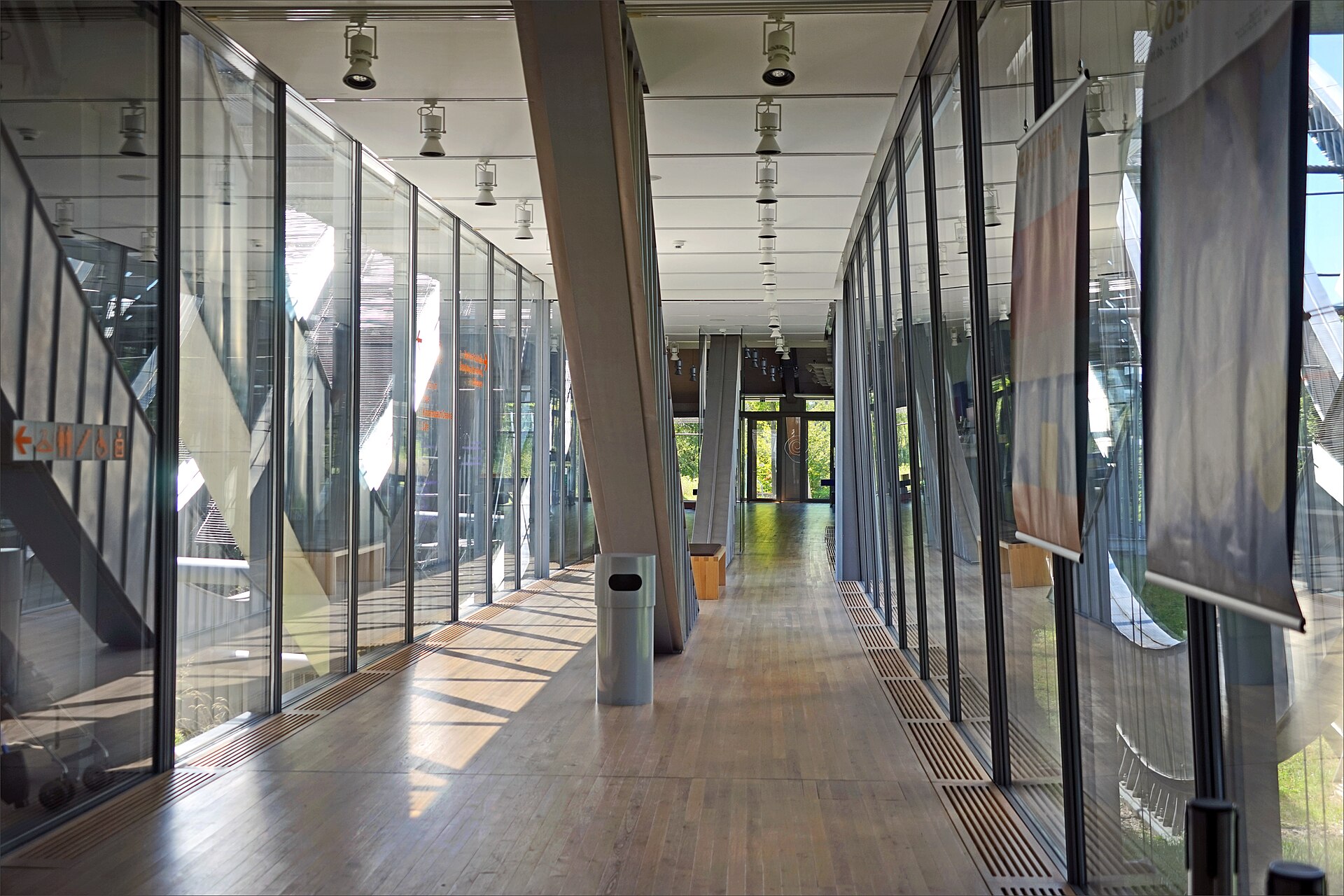 The glass interior corridor connecting the three hills of Zentrum Paul Klee