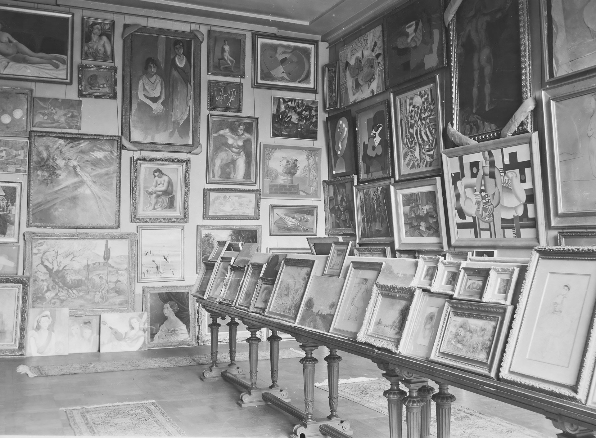 The salle des martyrs, Jeu de Paume, about 1940